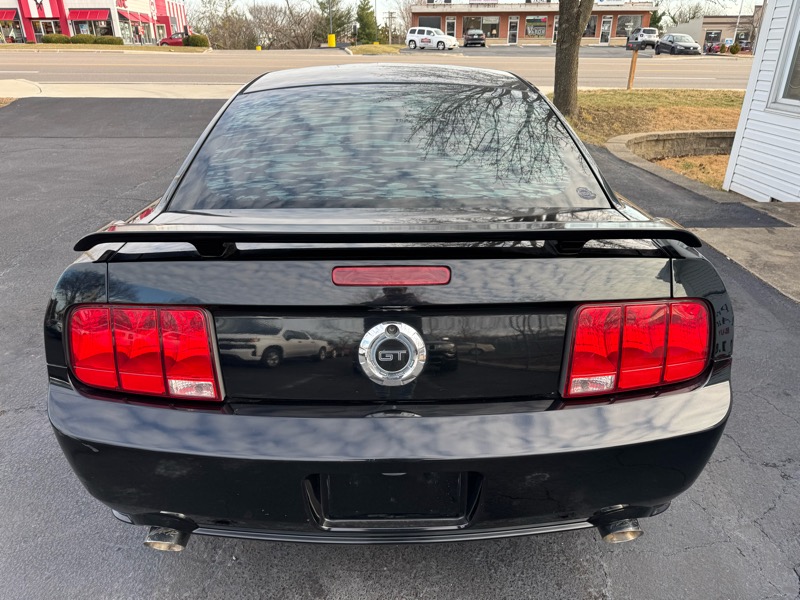 Ford Mustang GT Deluxe Coupe 2006