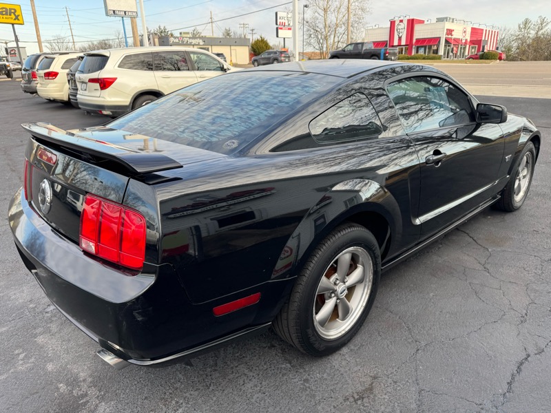Ford Mustang GT Deluxe Coupe 2006