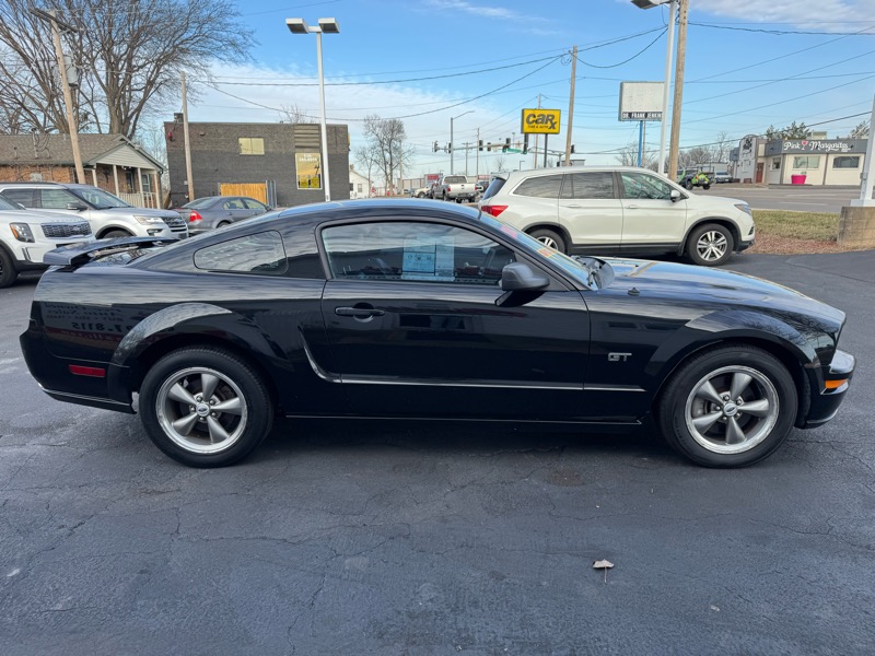 Ford Mustang GT Deluxe Coupe 2006