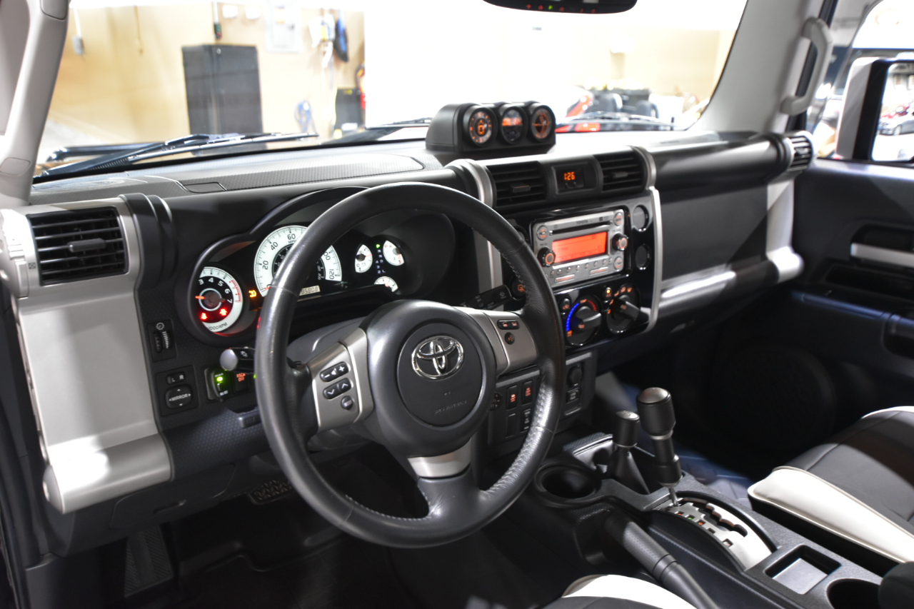 Toyota FJ Cruiser 4WD 4dr Auto (Natl) 2014 Toyota FJ Cruiser 4WD 4dr Auto (Natl) 2014