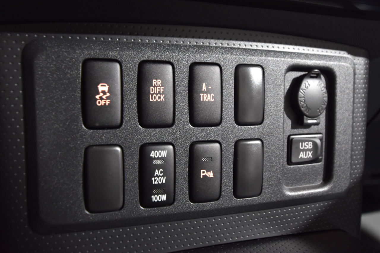 Toyota FJ Cruiser 4WD 4dr Auto (Natl) 2014 Toyota FJ Cruiser 4WD 4dr Auto (Natl) 2014