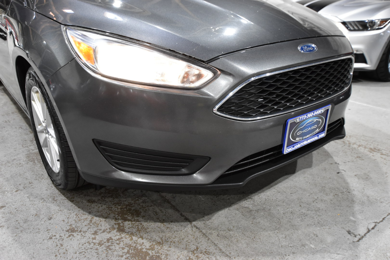 2017 Ford Focus SE photo 3
