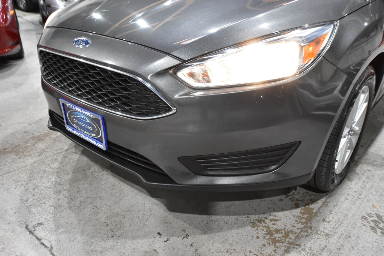 2017 Ford Focus SE photo 4