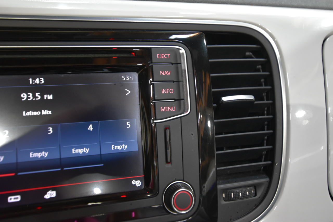 Volkswagen Beetle Convertible 1.8T SEL Auto 2017 Volkswagen Beetle Convertible 1.8T SEL Auto 2017