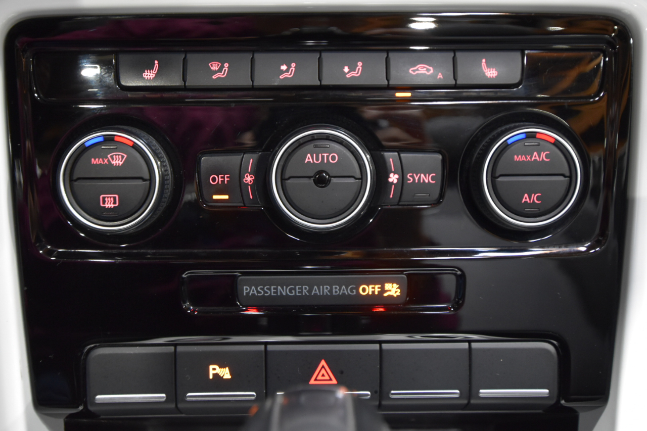 Volkswagen Beetle Convertible 1.8T SEL Auto 2017 Volkswagen Beetle Convertible 1.8T SEL Auto 2017