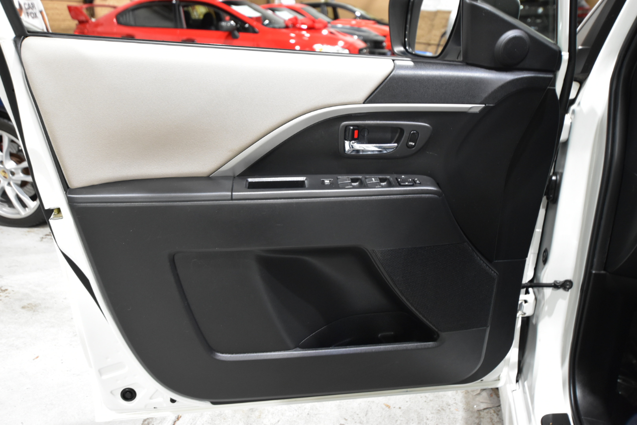 Mazda MAZDA5 4dr Wgn Auto Touring 2014 Mazda MAZDA5 4dr Wgn Auto Touring 2014