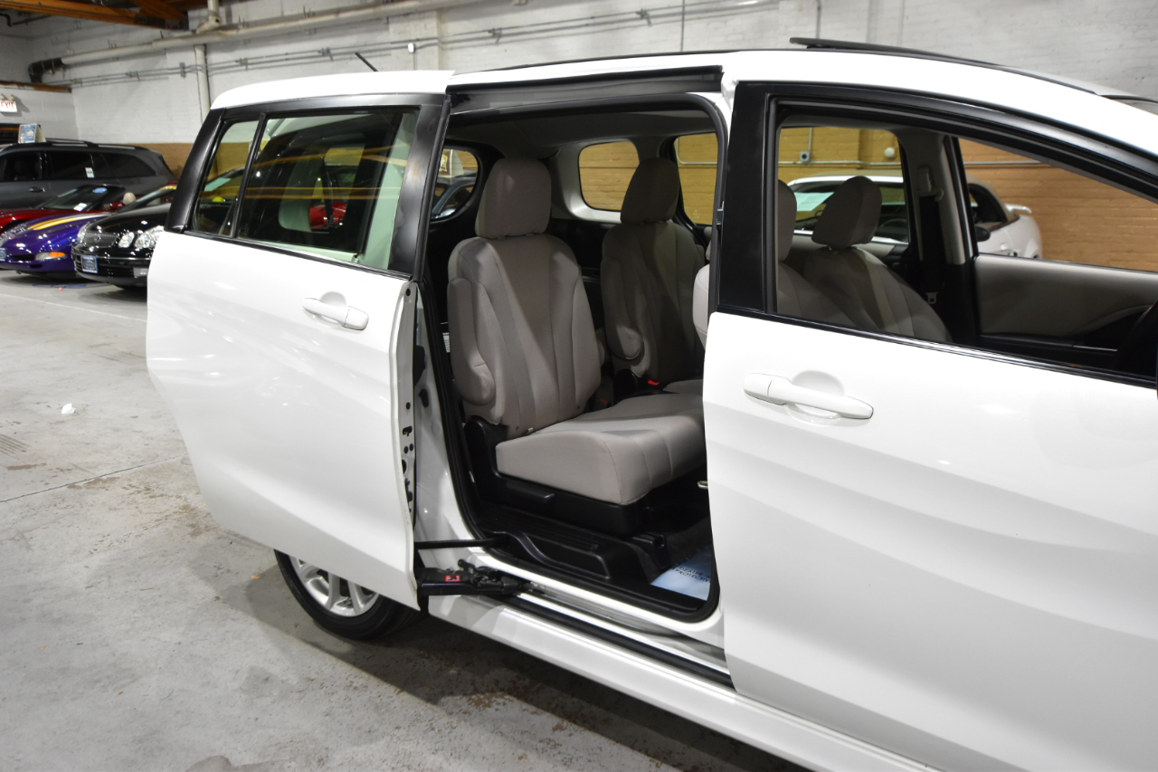 Mazda MAZDA5 4dr Wgn Auto Touring 2014 Mazda MAZDA5 4dr Wgn Auto Touring 2014