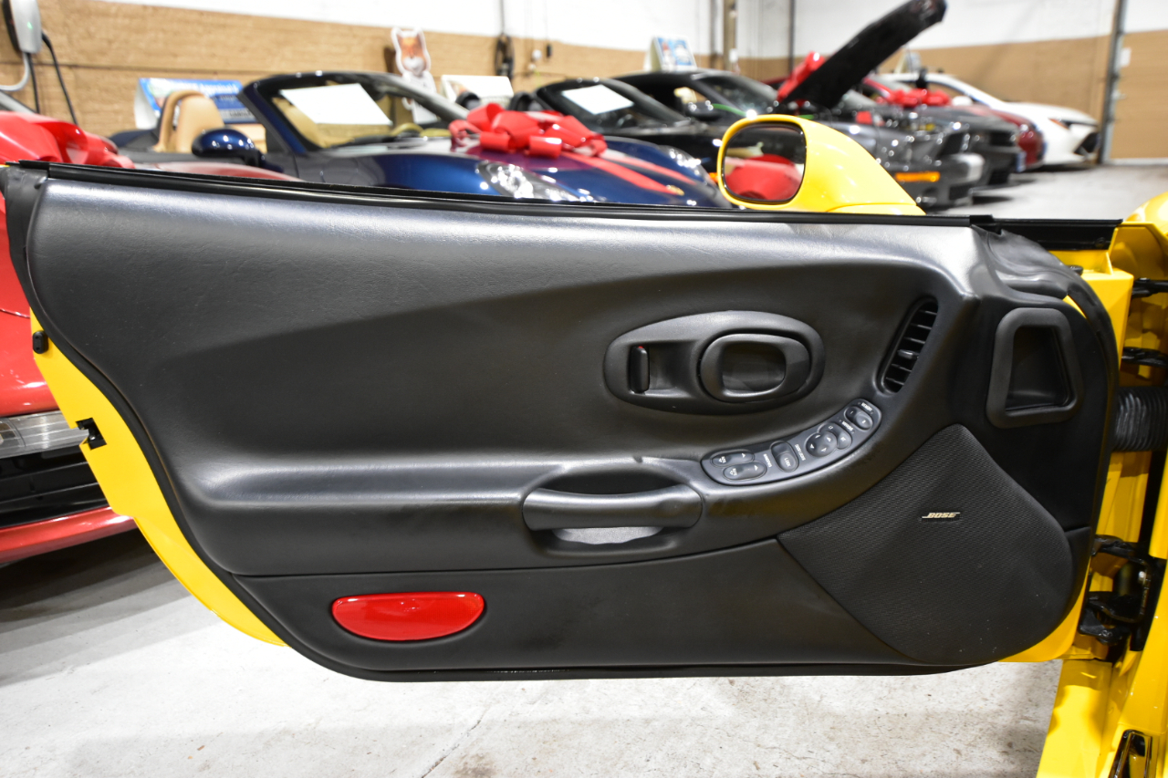 Chevrolet Corvette 2dr Convertible 2003