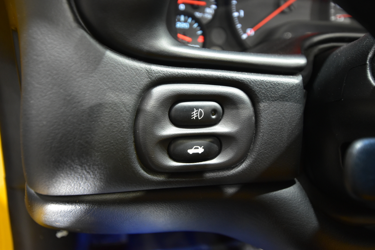 Chevrolet Corvette 2dr Convertible 2003