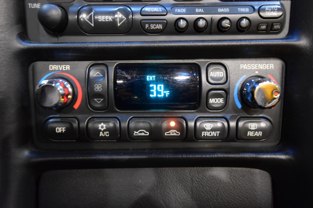 Chevrolet Corvette 2dr Convertible 2003