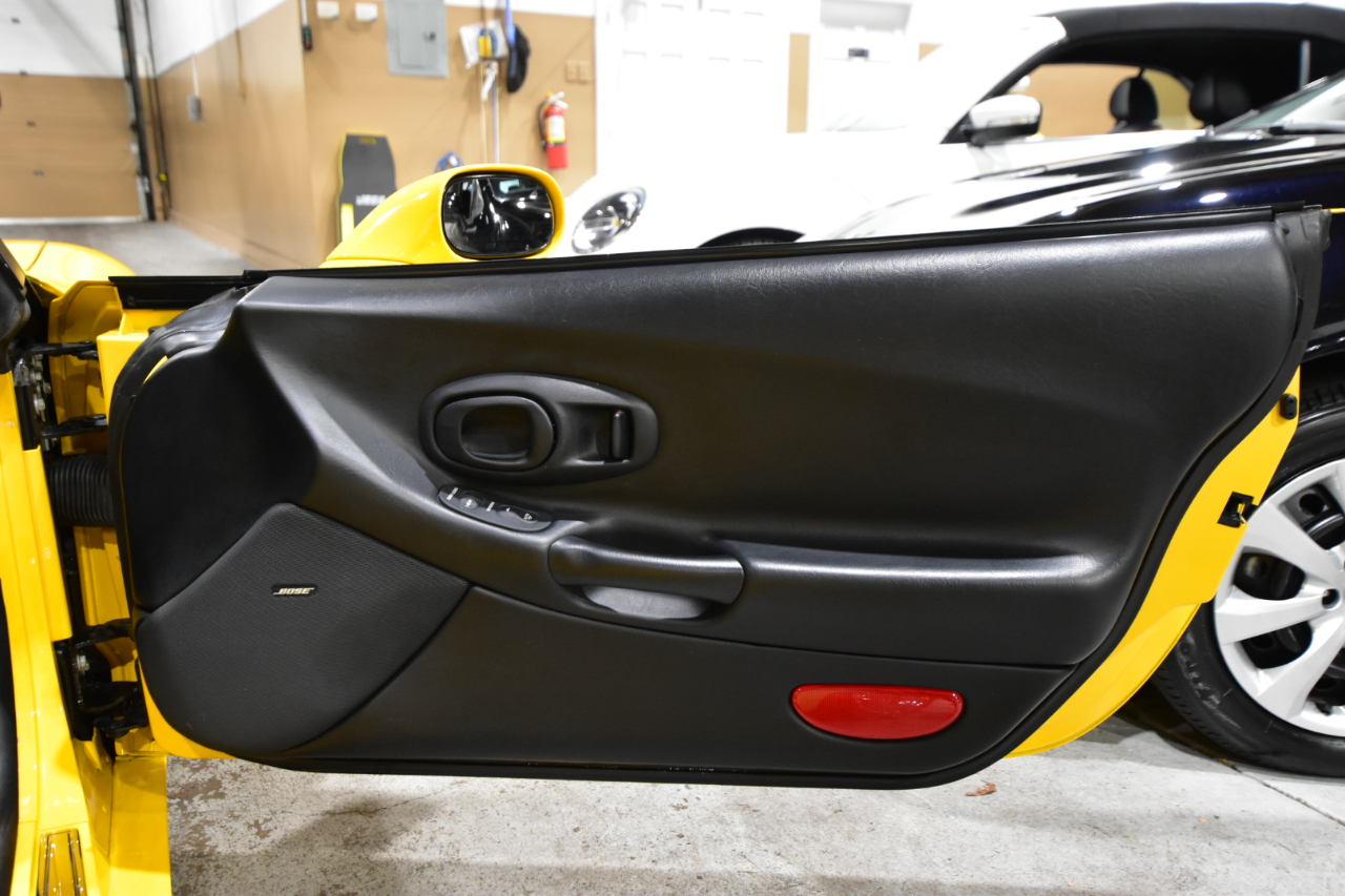 Chevrolet Corvette 2dr Convertible 2003