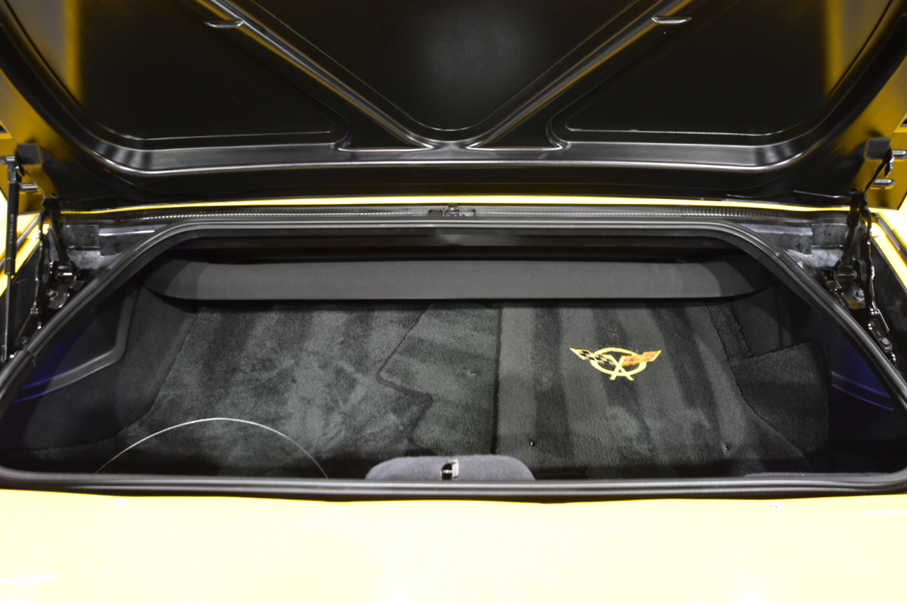 Chevrolet Corvette 2dr Convertible 2003