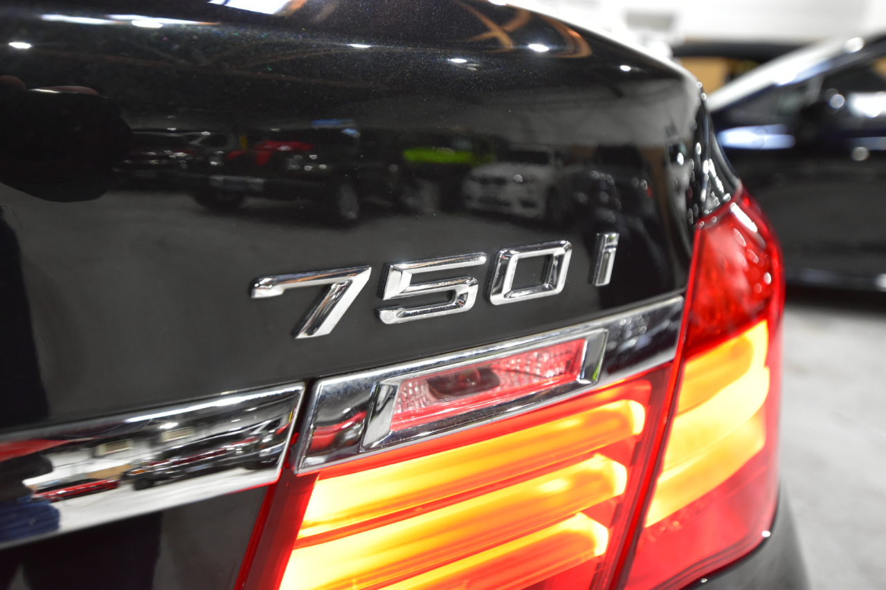 BMW 7 Series 4dr Sdn 750i xDrive AWD 2013