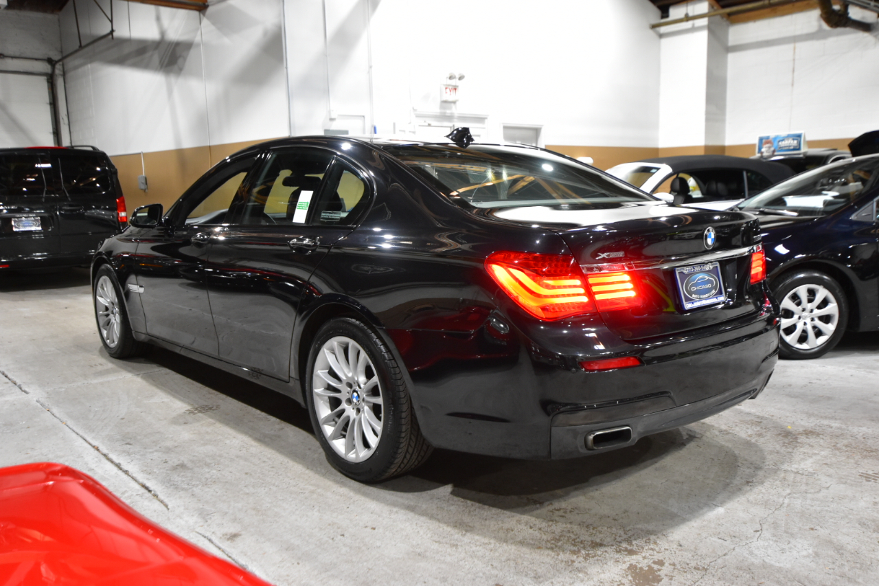 BMW 7 Series 4dr Sdn 750i xDrive AWD 2013