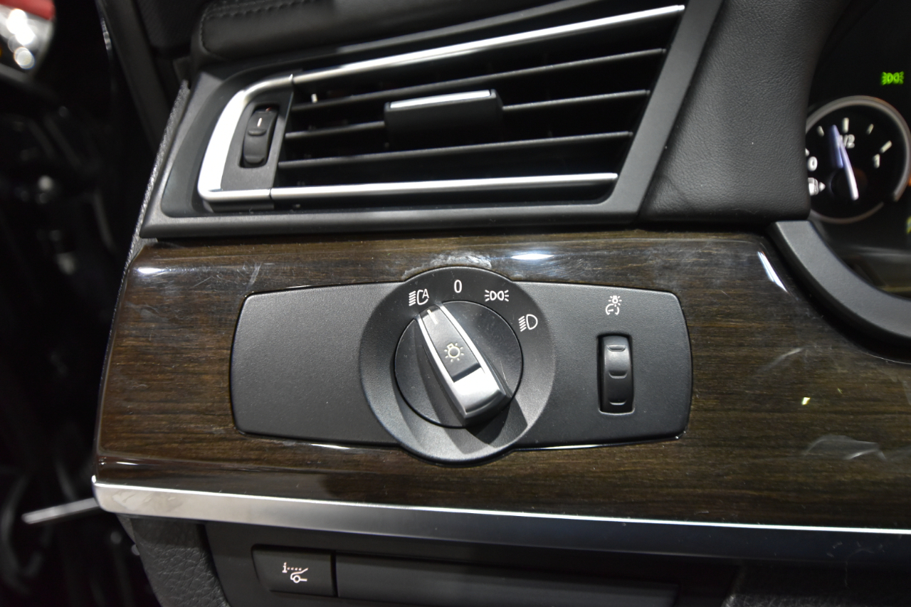 BMW 7 Series 4dr Sdn 750i xDrive AWD 2013