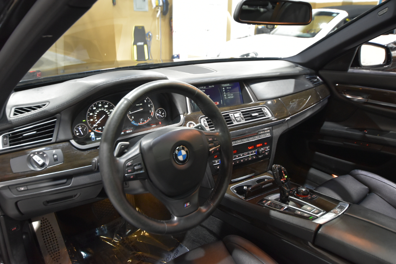 BMW 7 Series 4dr Sdn 750i xDrive AWD 2013