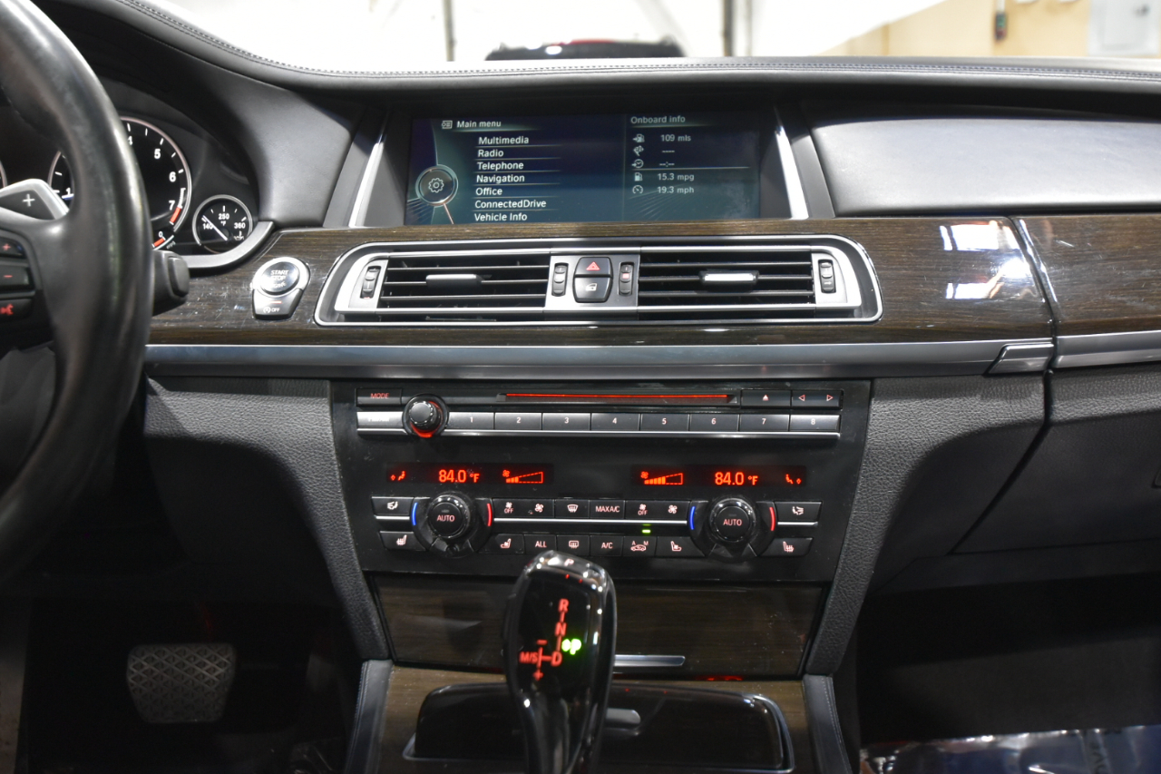 BMW 7 Series 4dr Sdn 750i xDrive AWD 2013