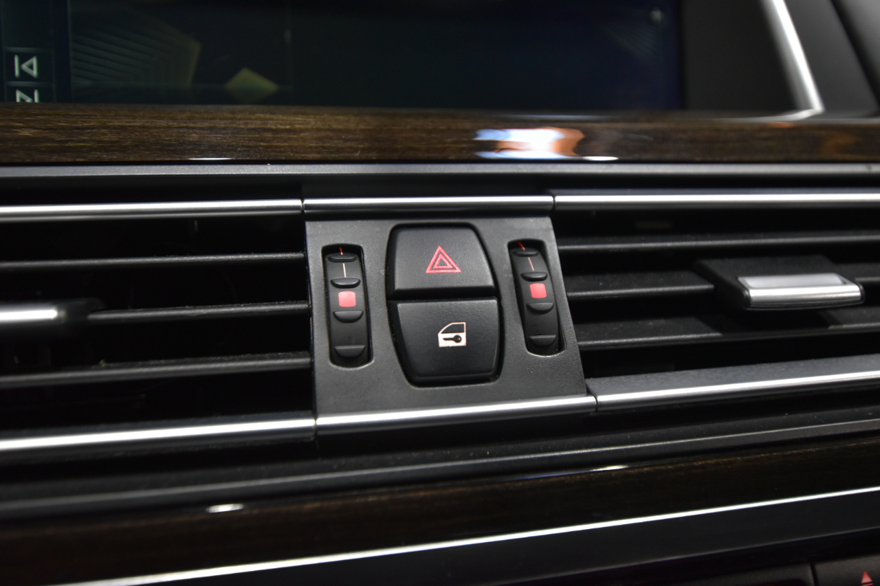 BMW 7 Series 4dr Sdn 750i xDrive AWD 2013