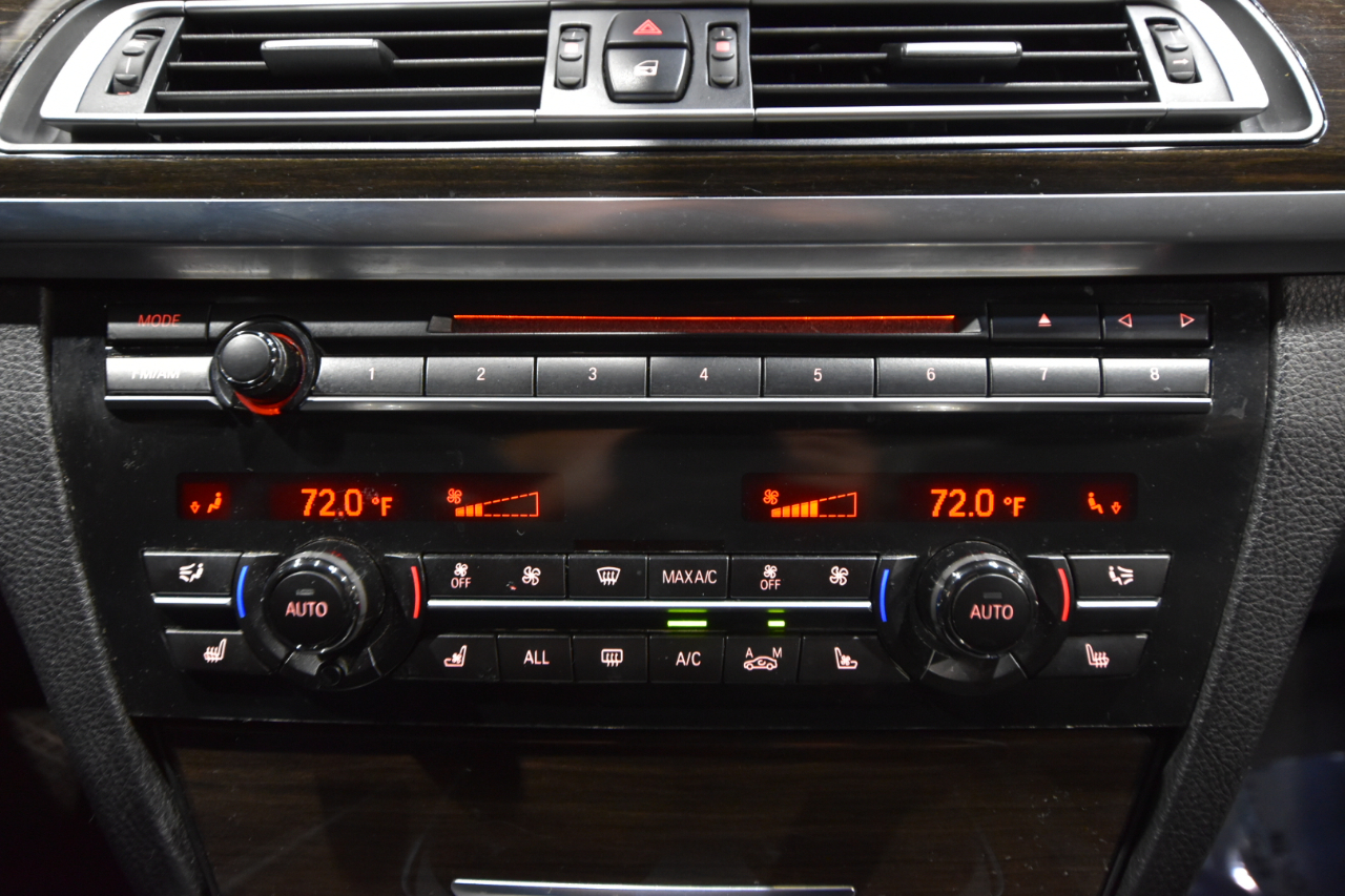 BMW 7 Series 4dr Sdn 750i xDrive AWD 2013