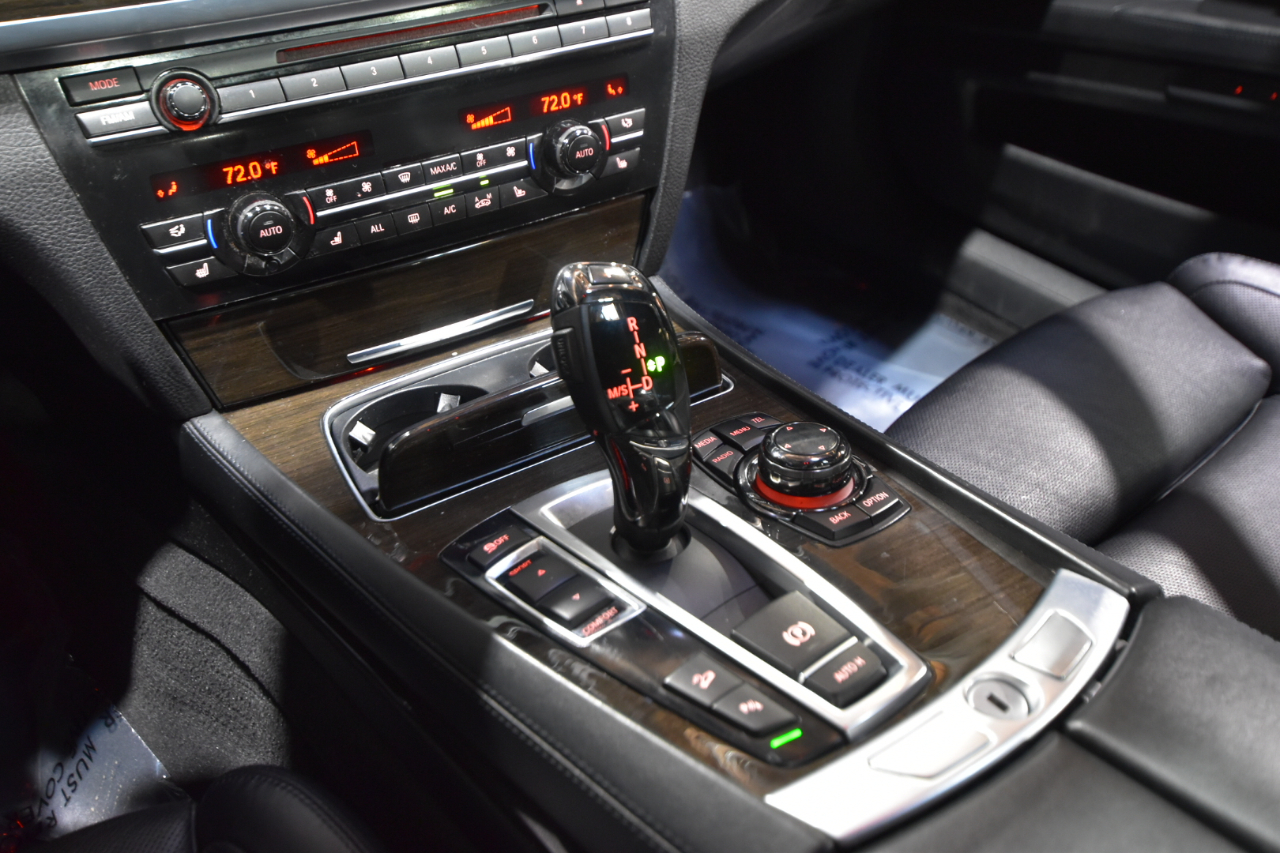 BMW 7 Series 4dr Sdn 750i xDrive AWD 2013