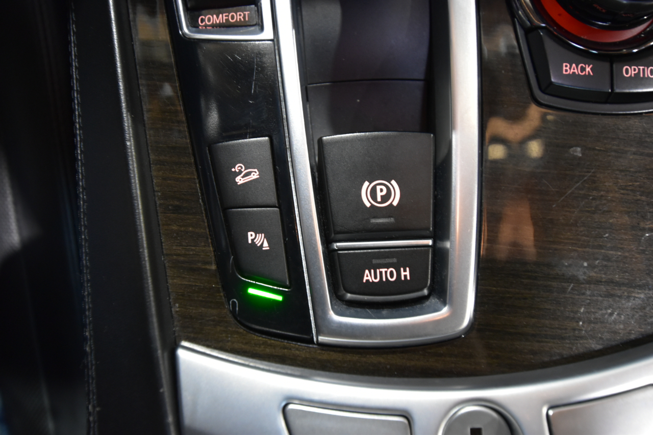 BMW 7 Series 4dr Sdn 750i xDrive AWD 2013