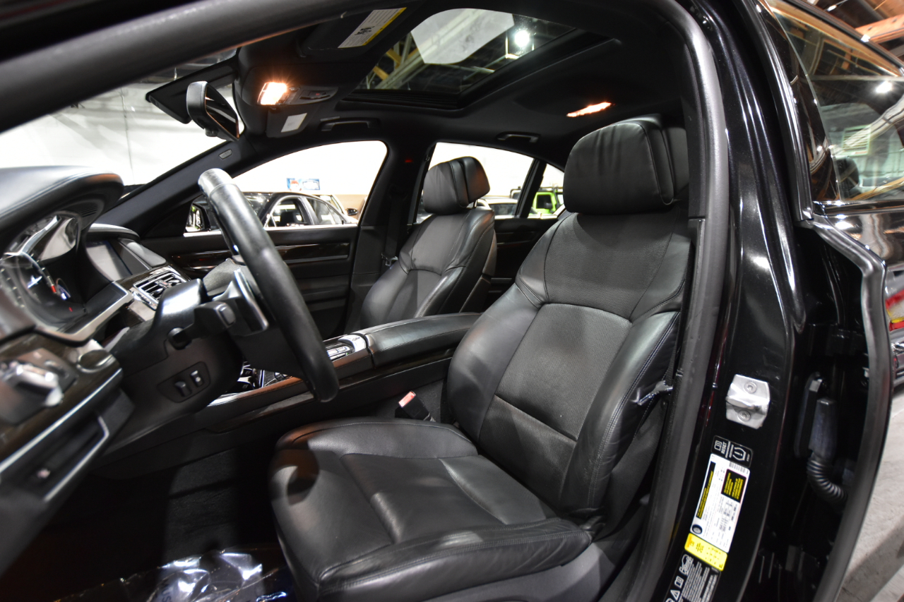 BMW 7 Series 4dr Sdn 750i xDrive AWD 2013