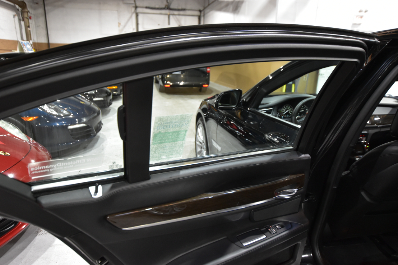 BMW 7 Series 4dr Sdn 750i xDrive AWD 2013