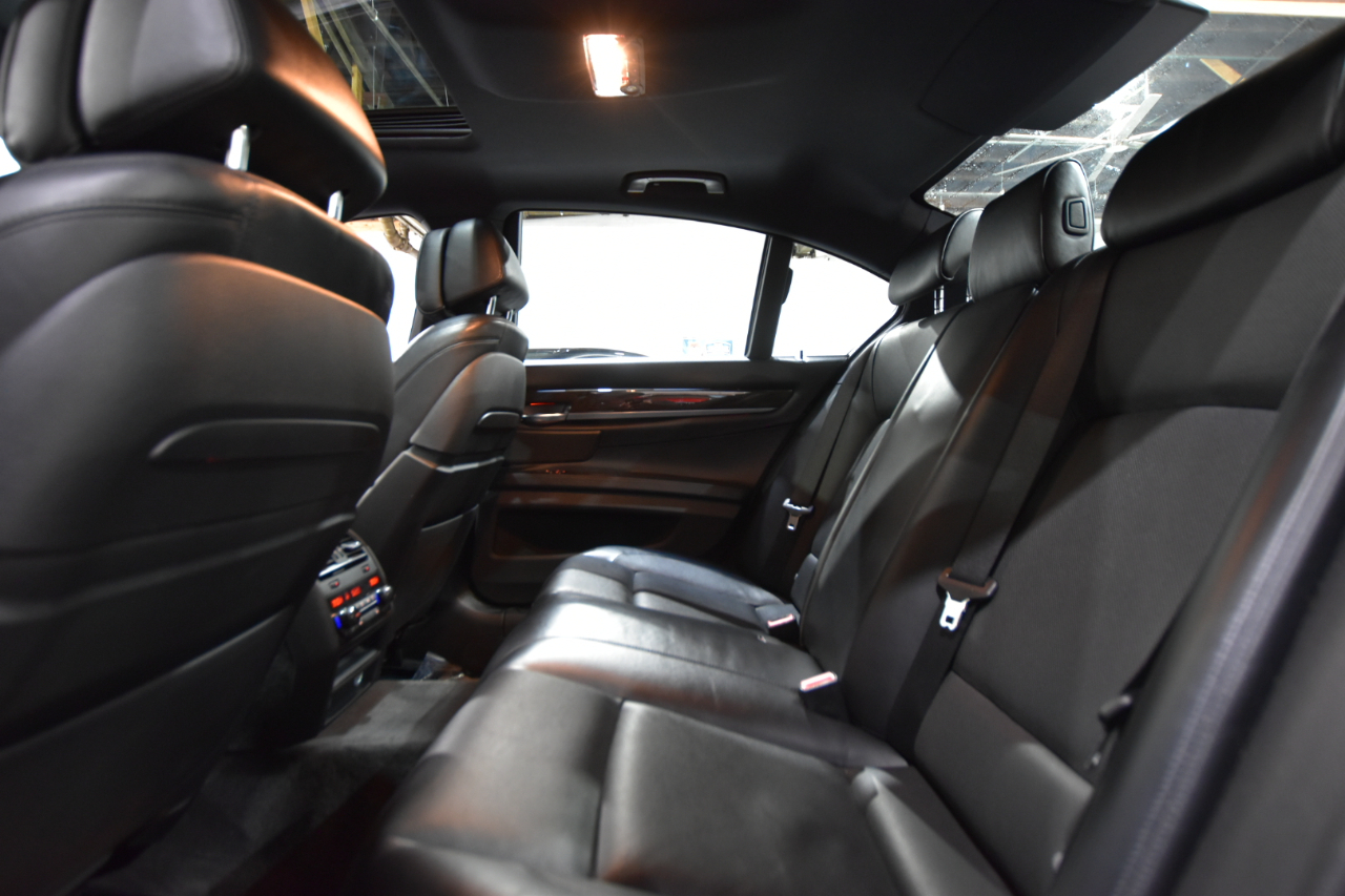 BMW 7 Series 4dr Sdn 750i xDrive AWD 2013