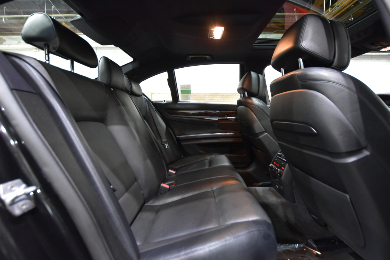 BMW 7 Series 4dr Sdn 750i xDrive AWD 2013