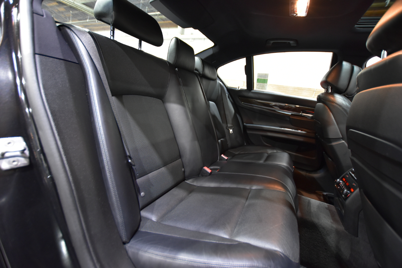 BMW 7 Series 4dr Sdn 750i xDrive AWD 2013