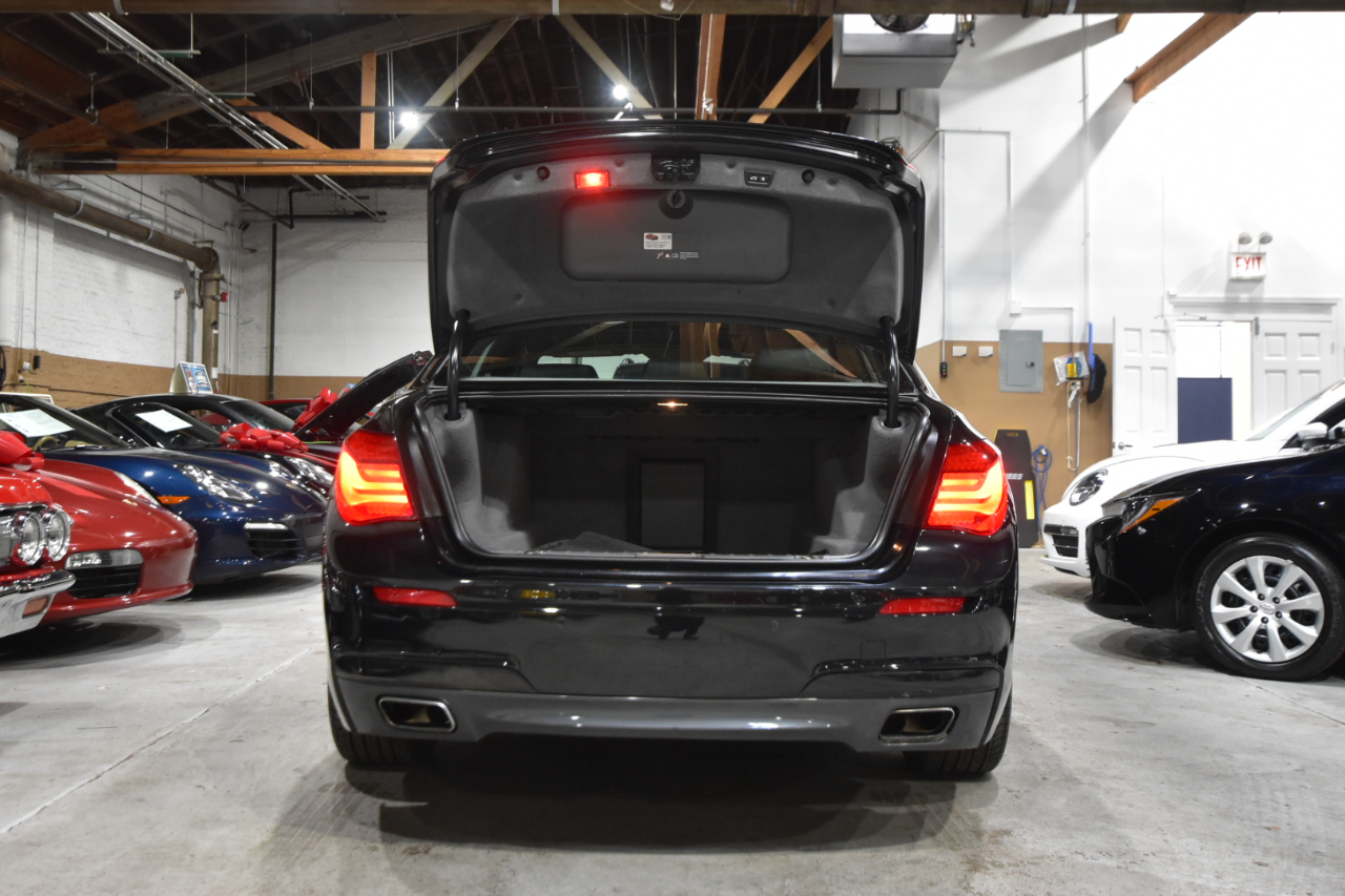 BMW 7 Series 4dr Sdn 750i xDrive AWD 2013