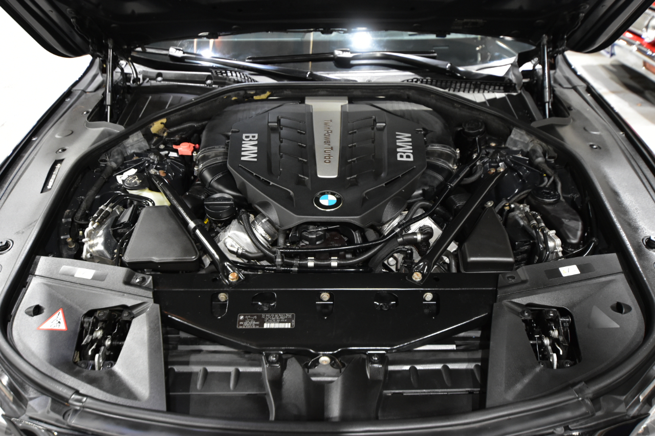 BMW 7 Series 4dr Sdn 750i xDrive AWD 2013