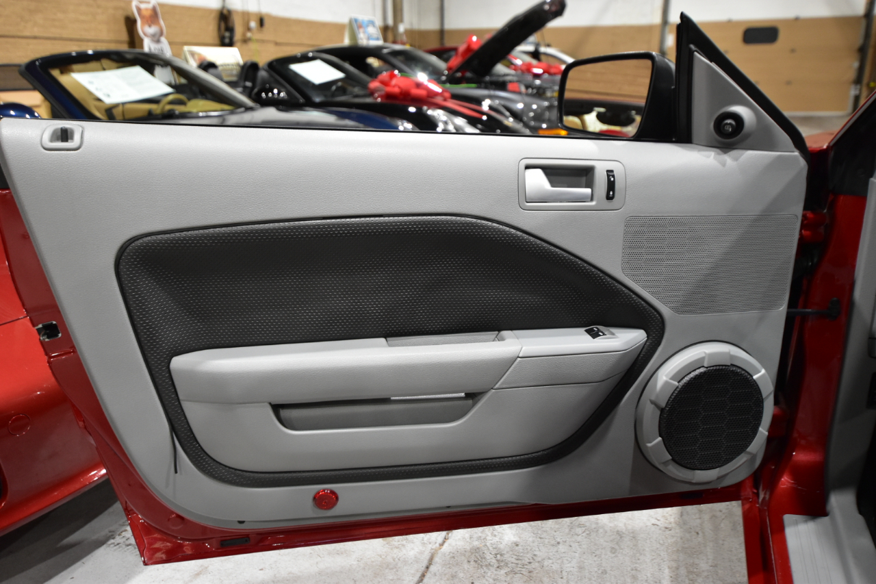 Ford Mustang 2dr Cpe GT Deluxe 2008