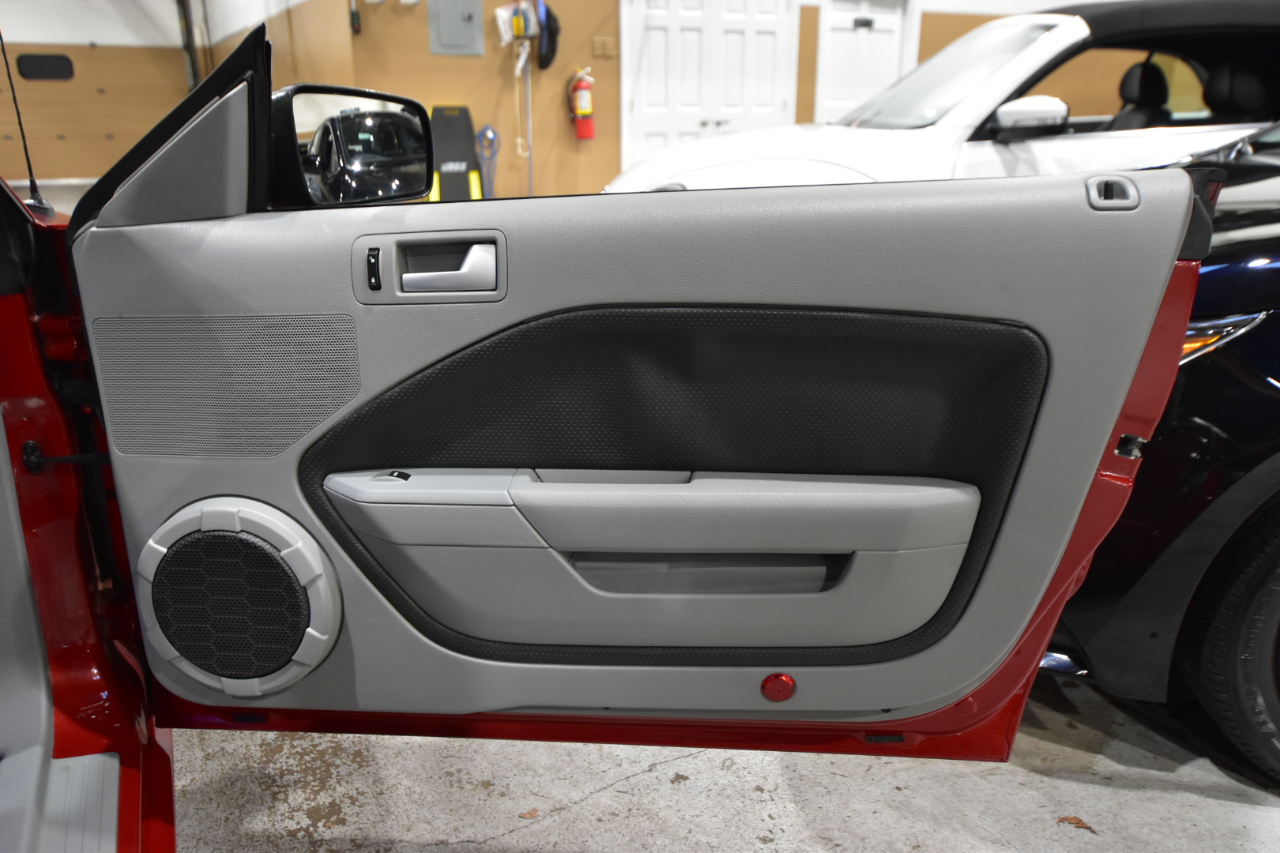 Ford Mustang 2dr Cpe GT Deluxe 2008