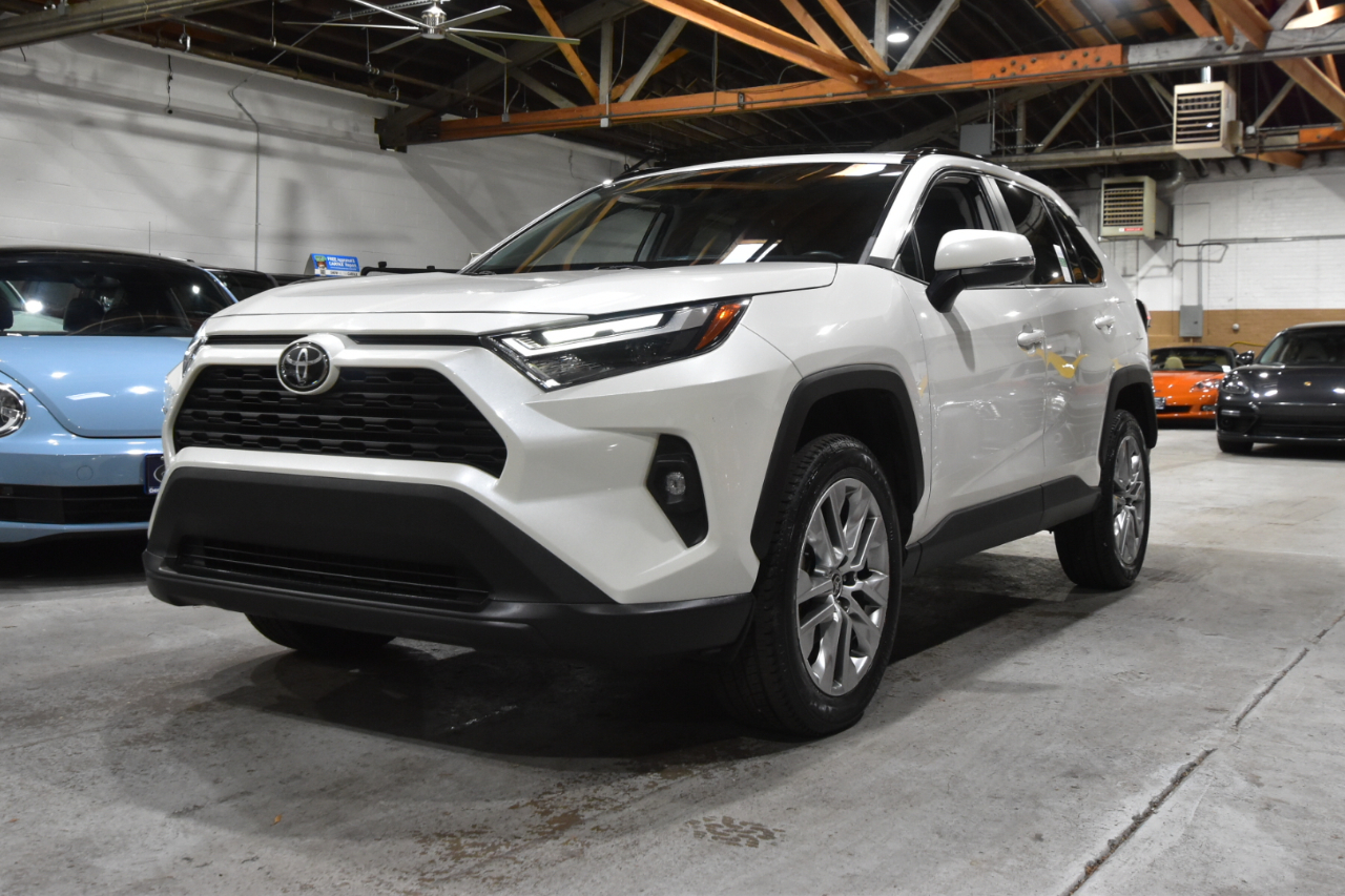 Toyota RAV4 XLE Premium AWD (Natl) 2022