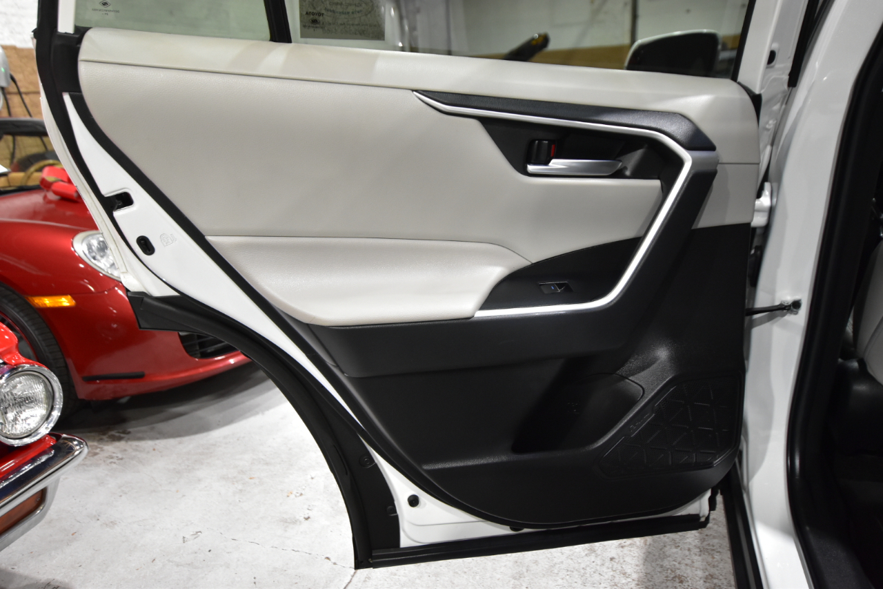 Toyota RAV4 XLE Premium AWD (Natl) 2022