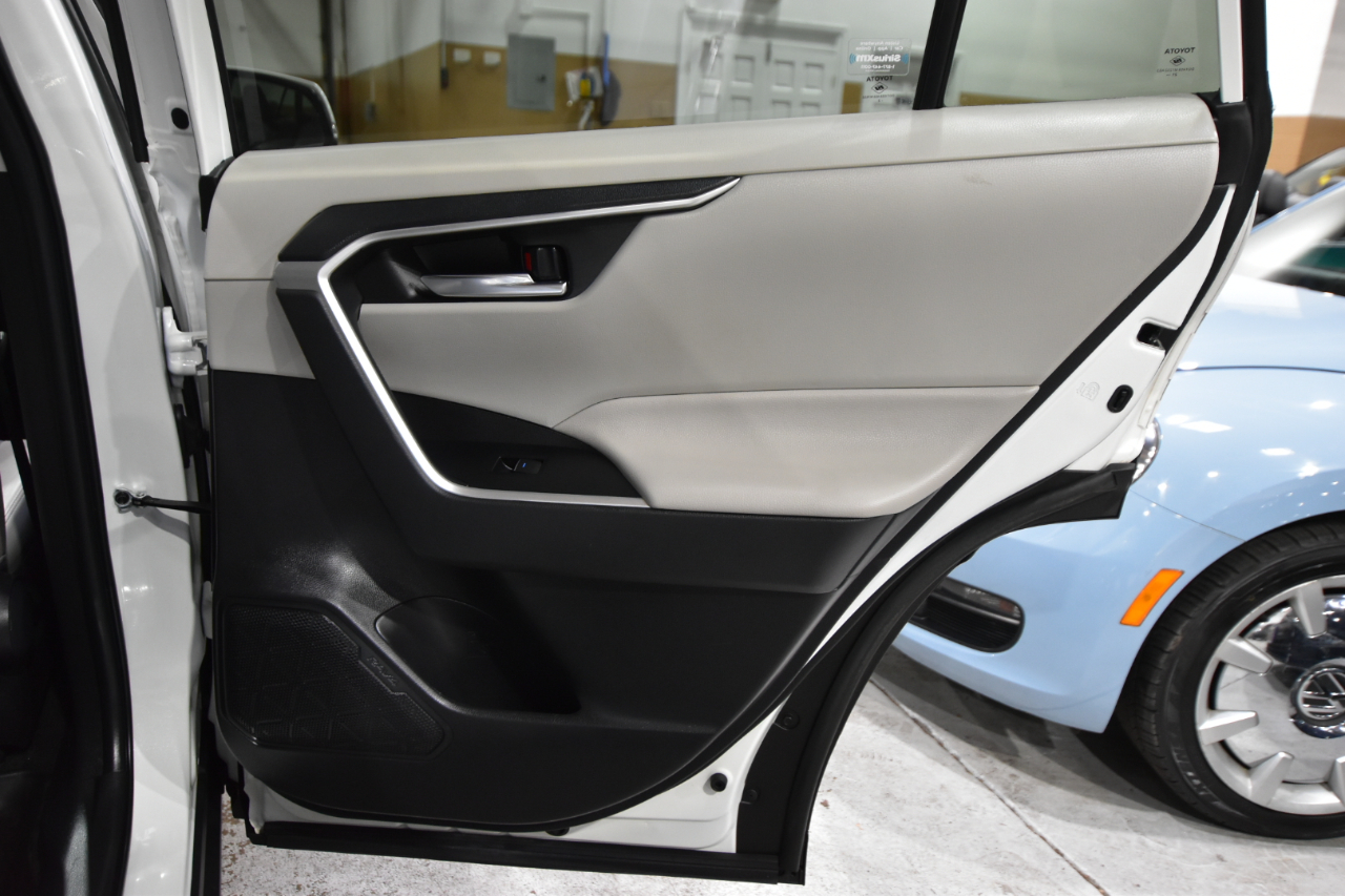 Toyota RAV4 XLE Premium AWD (Natl) 2022