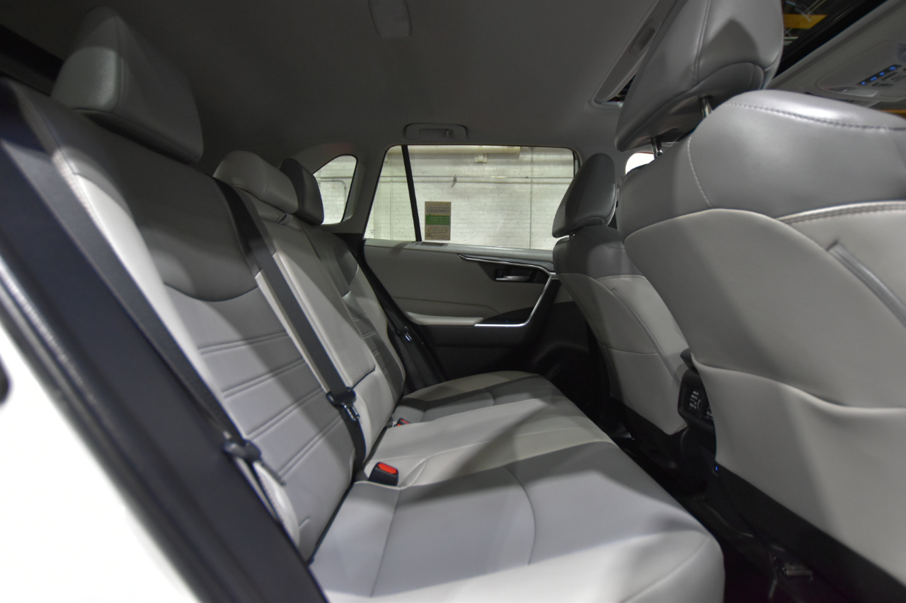 Toyota RAV4 XLE Premium AWD (Natl) 2022