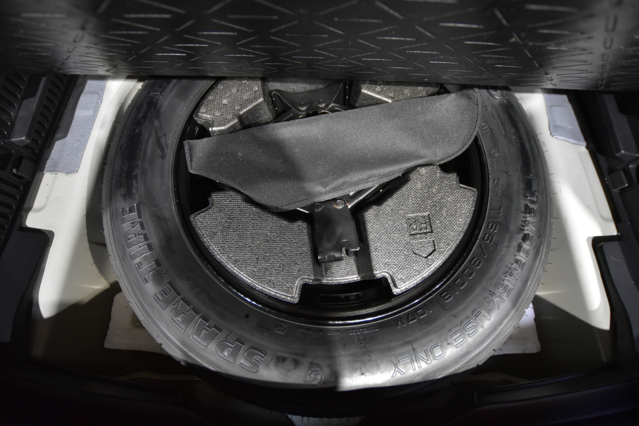 Toyota RAV4 XLE Premium AWD (Natl) 2022