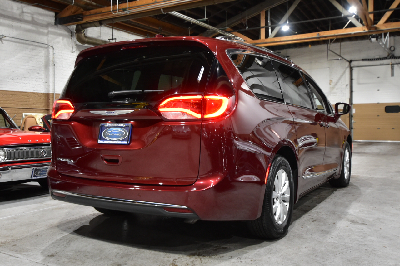 Chrysler Pacifica Touring L FWD 2019