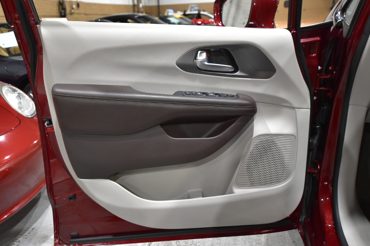 Chrysler Pacifica Touring L FWD 2019