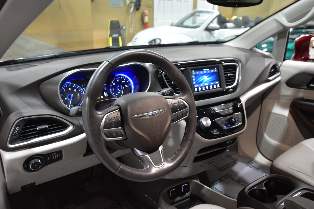 Chrysler Pacifica Touring L FWD 2019