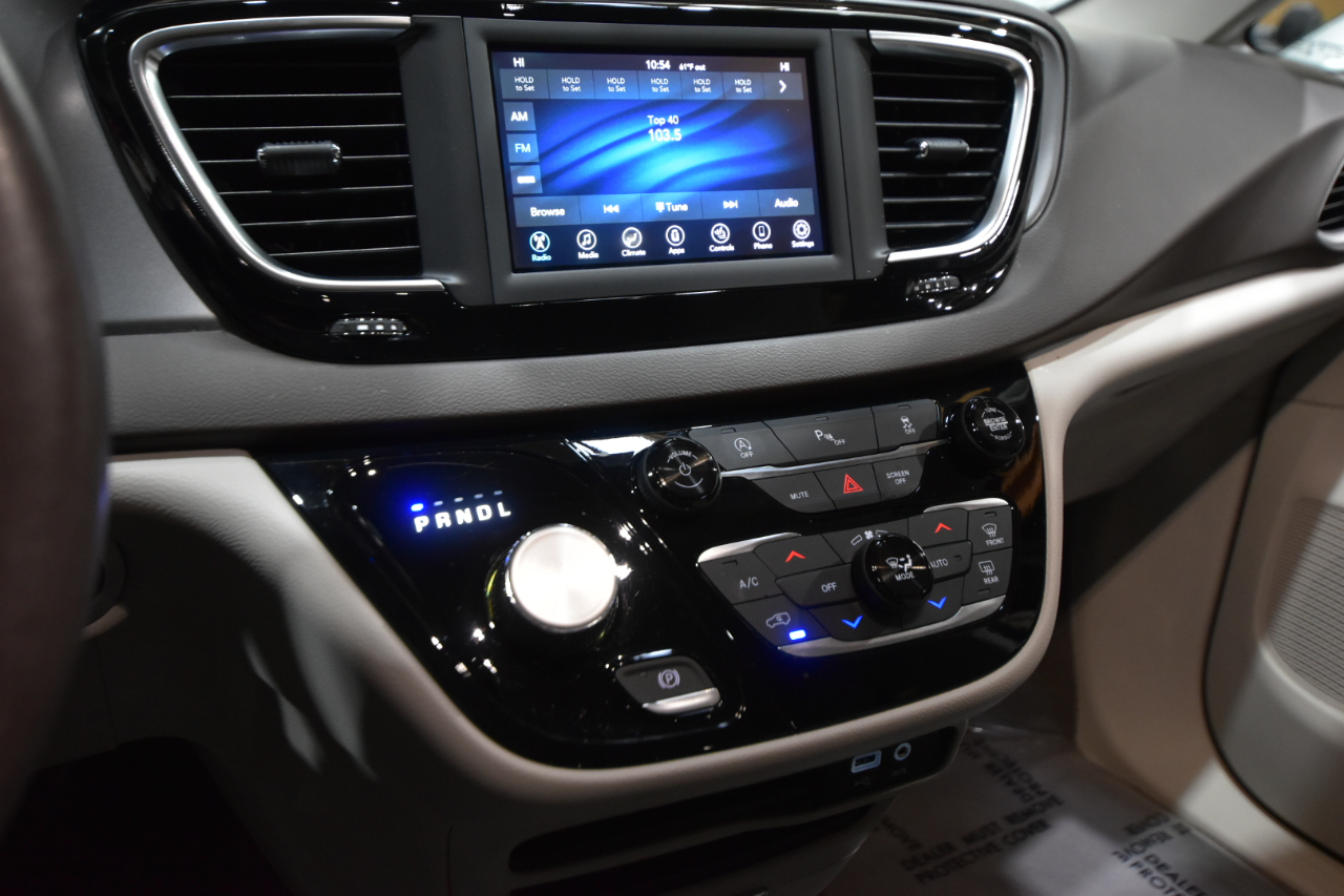 Chrysler Pacifica Touring L FWD 2019