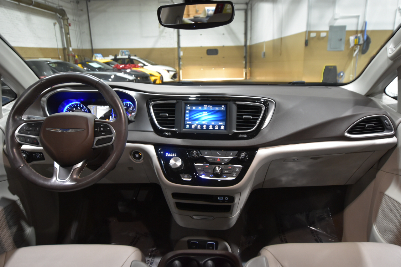 Chrysler Pacifica Touring L FWD 2019