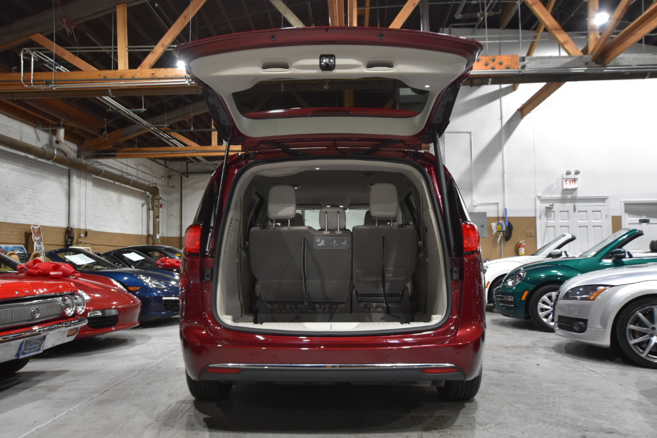 Chrysler Pacifica Touring L FWD 2019