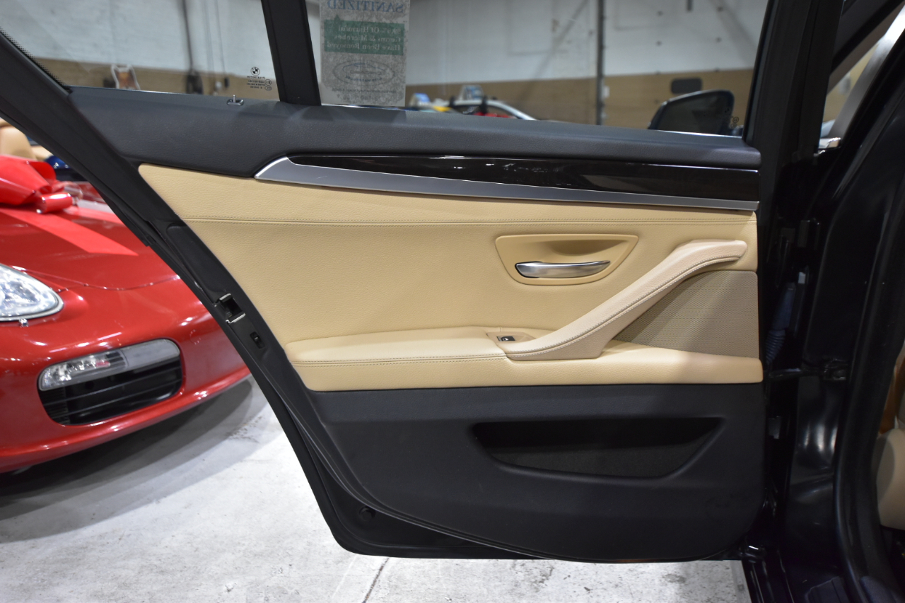 BMW 5 Series 4dr Sdn 535d xDrive AWD 2016