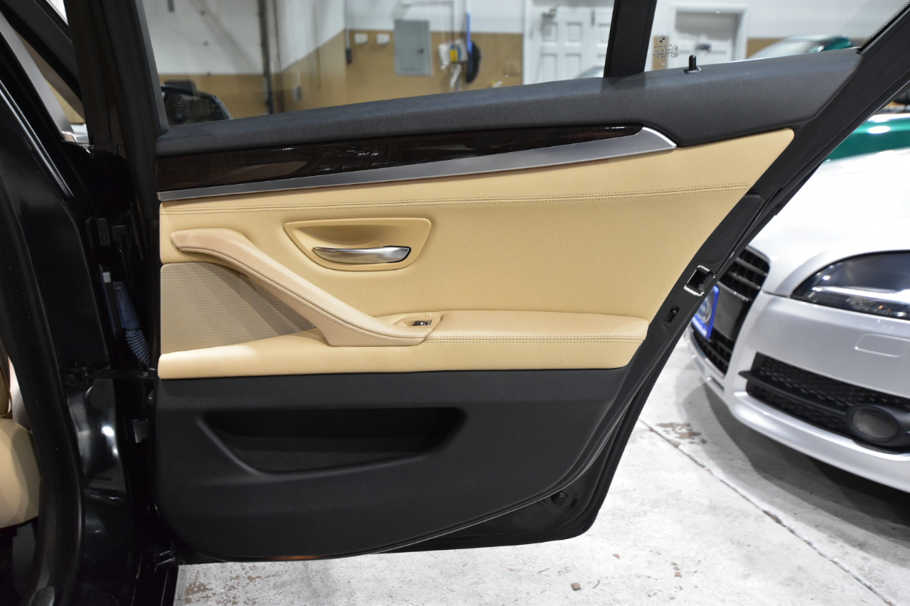 BMW 5 Series 4dr Sdn 535d xDrive AWD 2016