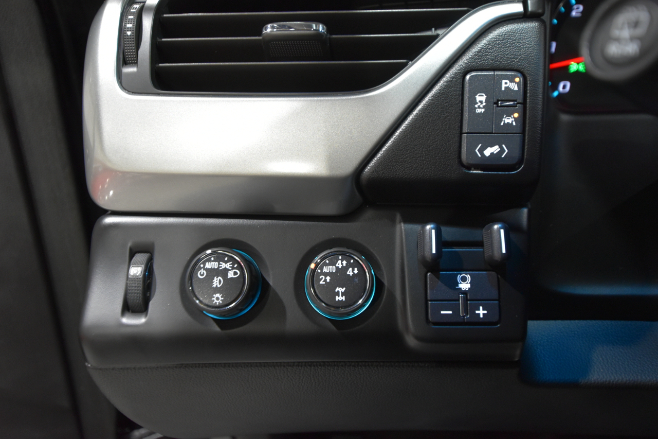 Chevrolet Suburban 4WD 4dr 1500 LTZ 2016