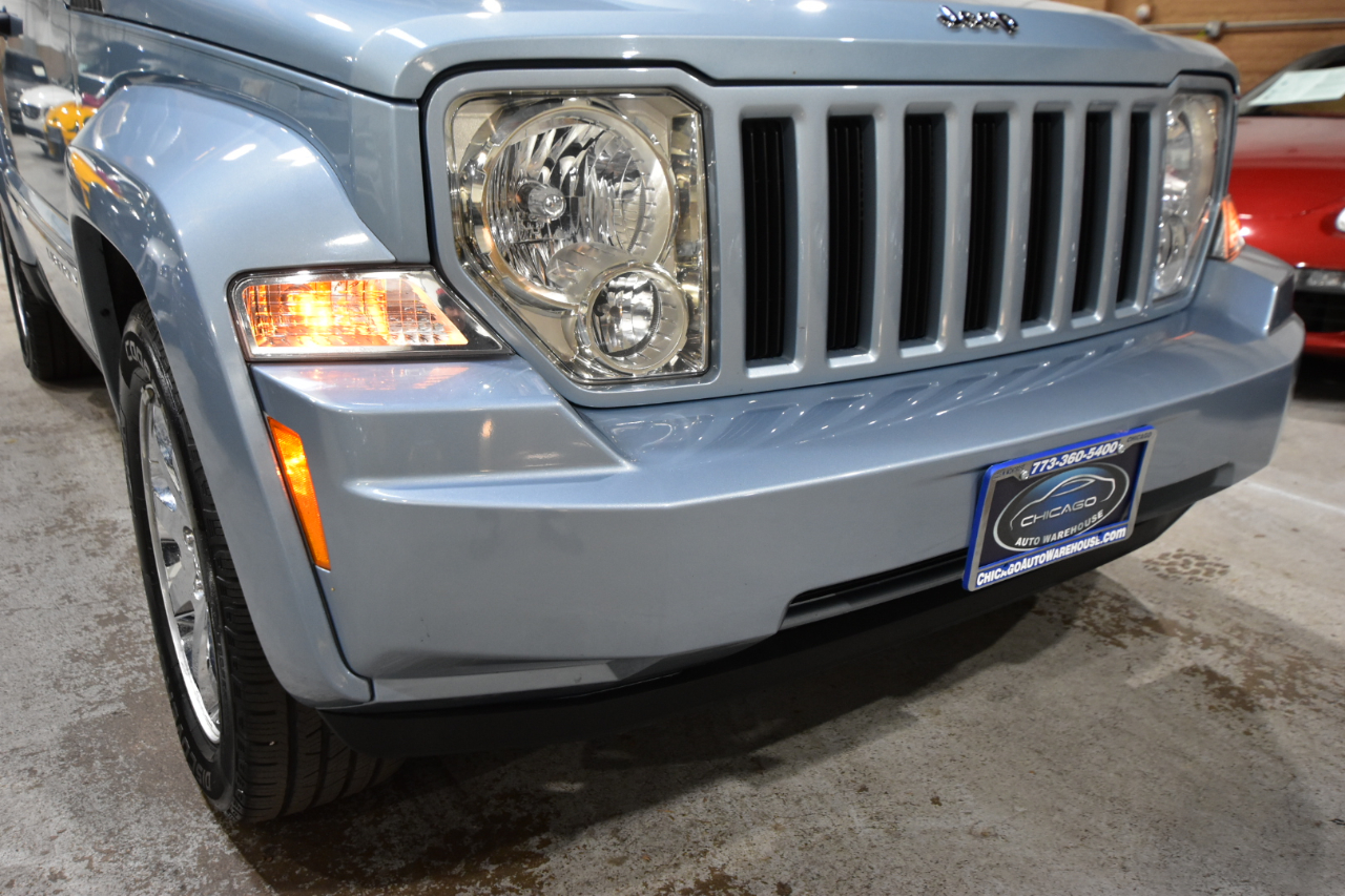 Jeep Liberty 4WD 4dr Sport Latitude 2012