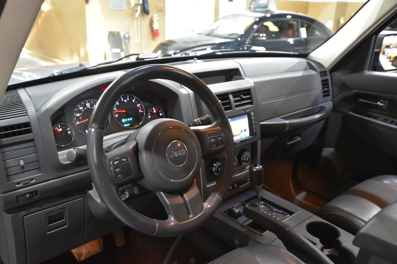 Jeep Liberty 4WD 4dr Sport Latitude 2012